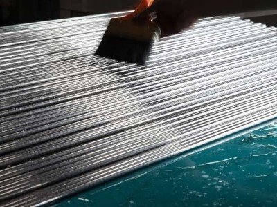 304不銹鋼棒材為何會出現表面裂紋